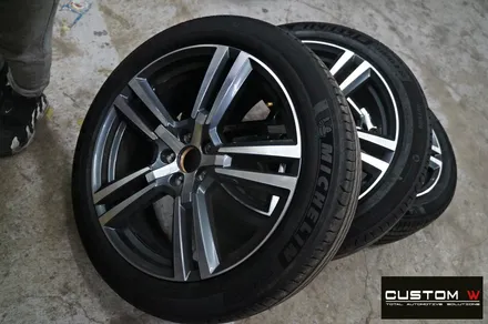 볼보 XC60 휠 상처 수리 후 블랙유광 휠도색 + 폴스타 아케보노 골드 캘리퍼 도색 / 용인 처인구