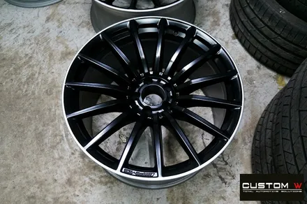 벤츠 GT43 AMG 기존 잘못된 수리 도색 이력 약품 박리 후 블랙 실버 투톤 무광 휠도색 + 카본 세라믹 골드 캘리퍼 도색 / 용인 처인구