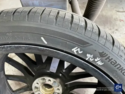 BMW G05 X5 30d 휠수리 불량 기존 페인트 도막 제거 (약품박리) 후 블랙유광 휠도색 + 블루 캘리퍼 도색 / 용인 처인구