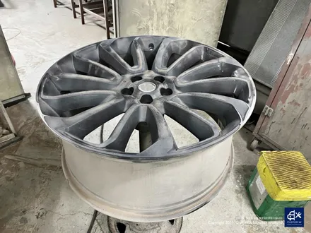 랜드로버 디스커버리5 휠수리 후 블랙유광 휠도색 / 용인 처인구