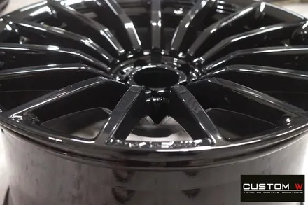 매일 같이 입고 되는  벤츠 GT43 AMG 4 도어 골드 캘리퍼 도색, 하이그로시 블랙 검정 유광 휠도색. / 용인 처인구