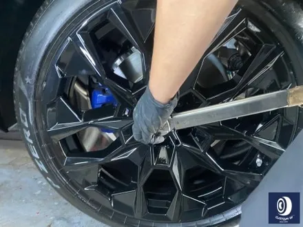 멋지게 사틴 블랙 컬러 랩핑 작업 된 BMW G07 X7 40i 22인치 블랙 유광 휠도색 / 용인 처인구