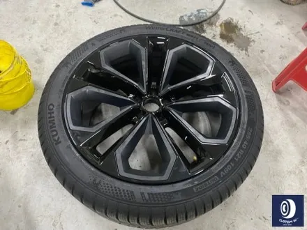 아우디 Q7 55TFSI 플라스틱 커버가 장착된 21인치 휠 블랙 유광 휠도색 + 부식 제거 후, 건메탈 그레이 캘리퍼 도색 / 용인 처인구
