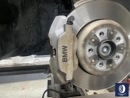 BMW G11 730d 20인치 휠 상처 수리 후, 다이아몬드 커팅 복원 + 브레이크 캘리퍼 부식 / 녹  제거 후, 건메탈 그레이 컬러 도색 / 용인 처인구