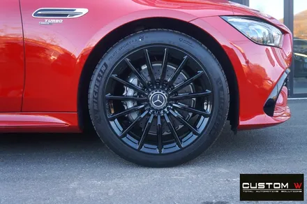 매일 같이 입고 되는  벤츠 GT43 AMG 4 도어 골드 캘리퍼 도색, 하이그로시 블랙 검정 유광 휠도색. / 용인 처인구