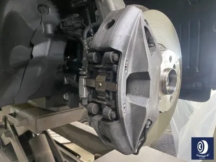 BMW 휠.. 왜 이렇게 만들까... 휠에 장착된 플라스틱 커버는 무슨 의미가 있나? 경량화? 디자인? 신형 740D 신0차 출고 작업 휠 커버 + 휠 블랙 도색 + 캘리퍼  도색 / 용인 처인구