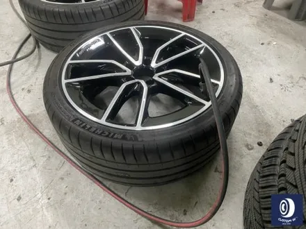 벤츠 C43 AMG 휠 상처 수리 후, 다이아몬드 커팅 가공을 이용한 블랙 폴리시 투톤 휠 커스텀 도색 / 용인 처인구