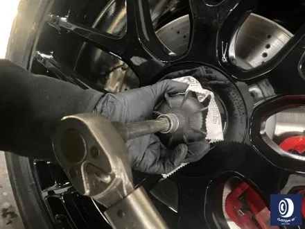 번호판도 장착되지 않은 신차 출고 작업_! / 벤츠 G63AMG 22인치 하이그로시 블랙 (검정 유광) 휠도색 (feat. 센터 휠 캡 주변 부품 모두 포함) / 용인 처인구