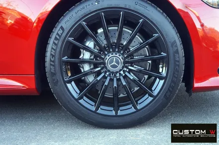 매일 같이 입고 되는  벤츠 GT43 AMG 4 도어 골드 캘리퍼 도색, 하이그로시 블랙 검정 유광 휠도색. / 용인 처인구