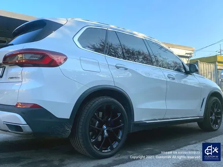 후기글 작성해 주신 고객님의 차량_! BMW G05 X5 45e 휠 상처 수리 후, 블랙 유광 휠도색 그리고 부식 녹 제거 및 방지 블루 캘리퍼 도색 작업까지_! / 용인 처인구