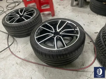 벤츠 C43 AMG 휠 상처 수리 후, 다이아몬드 커팅 가공을 이용한 블랙 폴리시 투톤 휠 커스텀 도색 / 용인 처인구