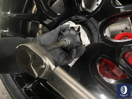 번호판도 장착되지 않은 신차 출고 작업_! / 벤츠 G63AMG 22인치 하이그로시 블랙 (검정 유광) 휠도색 (feat. 센터 휠 캡 주변 부품 모두 포함) / 용인 처인구