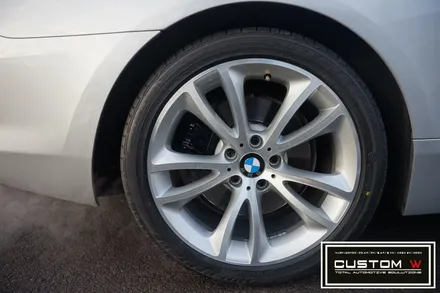 BMW 650i 컨버터블 잘못된 휠수리 이력. 박리후, 다이아몬드 컷팅 휠수리 , 심각한 부식 캘리퍼 녹 제거후, 부식방지 방청 ,코팅 효과 겸비한 캘리퍼 도색 작업 까지.! / 용인 처인구