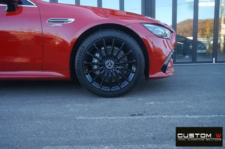 매일 같이 입고 되는  벤츠 GT43 AMG 4 도어 골드 캘리퍼 도색, 하이그로시 블랙 검정 유광 휠도색. / 용인 처인구