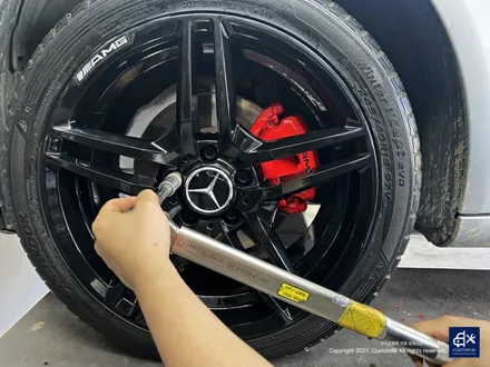 벤츠 W205 C200d 휠수리 후 블랙유광 휠도색 + 레드 캘리퍼 도색 / 용인 처인구