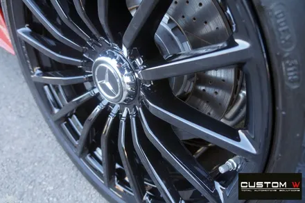 매일 같이 입고 되는  벤츠 GT43 AMG 4 도어 골드 캘리퍼 도색, 하이그로시 블랙 검정 유광 휠도색. / 용인 처인구