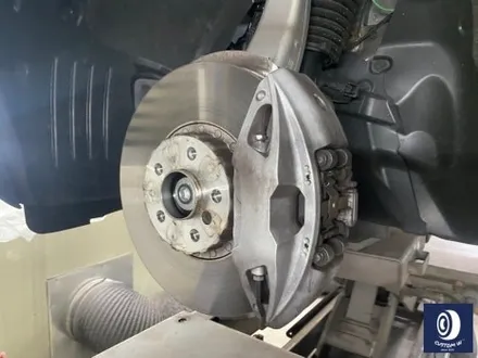 BMW 휠.. 왜 이렇게 만들까... 휠에 장착된 플라스틱 커버는 무슨 의미가 있나? 경량화? 디자인? 신형 740D 신0차 출고 작업 휠 커버 + 휠 블랙 도색 + 캘리퍼  도색 / 용인 처인구