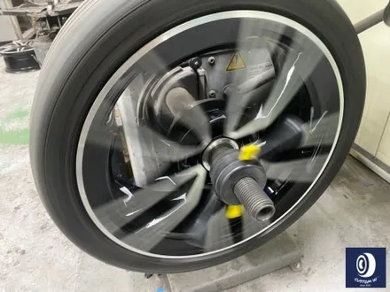 벤츠 C43 AMG 휠 상처 수리 후, 다이아몬드 커팅 가공을 이용한 블랙 폴리시 투톤 휠 커스텀 도색 / 용인 처인구