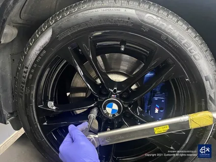 BMW F10 530d 박리 후 블랙유광 휠도색 + 분진 제거 후 블루 캘리퍼 도색 / 용인 처인구