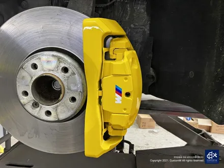 BMW F02 760Li 잘못된 휠도색 약품 박리 제거  및 휠상처 수리 후, 블랙유광 휠도색 + 옐로우 캘리퍼 도색 / 용인 처인구