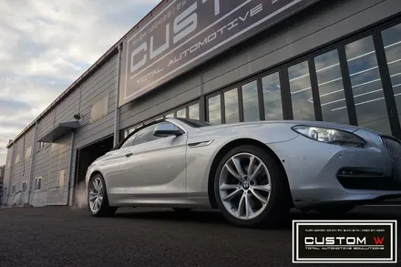 BMW 650i 컨버터블 잘못된 휠수리 이력. 박리후, 다이아몬드 컷팅 휠수리 , 심각한 부식 캘리퍼 녹 제거후, 부식방지 방청 ,코팅 효과 겸비한 캘리퍼 도색 작업 까지.! / 용인 처인구