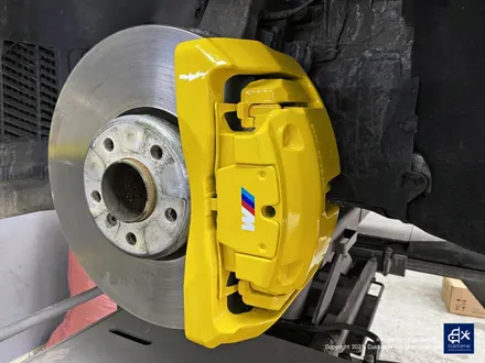 BMW F02 760Li 잘못된 휠도색 약품 박리 제거  및 휠상처 수리 후, 블랙유광 휠도색 + 옐로우 캘리퍼 도색 / 용인 처인구