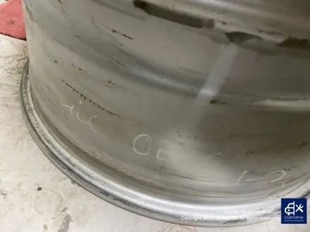 타 업체 잘못된 수리 도색 이력이 있는 벤츠 GLC220D 제거 후, 블랙 유광 휠도색 재작업 + 지저분한 캘리퍼 고착된 분진 및 부식 제거 후, 캘리퍼 도색 / 용인 처인구