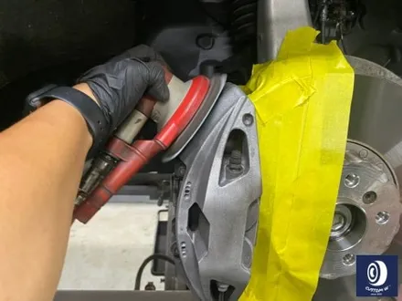 BMW 휠.. 왜 이렇게 만들까... 휠에 장착된 플라스틱 커버는 무슨 의미가 있나? 경량화? 디자인? 신형 740D 신0차 출고 작업 휠 커버 + 휠 블랙 도색 + 캘리퍼  도색 / 용인 처인구
