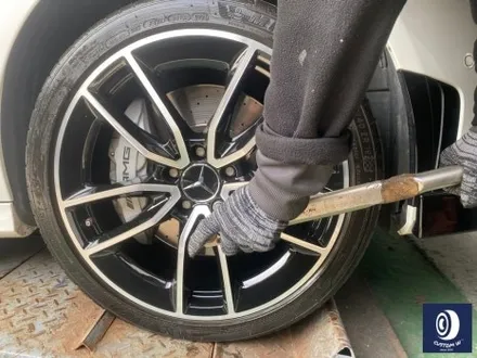 벤츠 C43 AMG 휠 상처 수리 후, 다이아몬드 커팅 가공을 이용한 블랙 폴리시 투톤 휠 커스텀 도색 / 용인 처인구