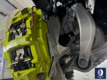 레인지로버 P530 신차 출고 작업 22인치 블랙 유광 휠도색 +  Brembo Octyma SV 리미티드 에디션 브렘보 옥티마 옐로우 컬러 캘리퍼 도색 / 용인 처인구