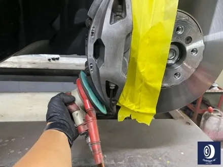 BMW 휠.. 왜 이렇게 만들까... 휠에 장착된 플라스틱 커버는 무슨 의미가 있나? 경량화? 디자인? 신형 740D 신0차 출고 작업 휠 커버 + 휠 블랙 도색 + 캘리퍼  도색 / 용인 처인구