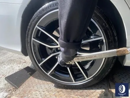 벤츠 C43 AMG 휠 상처 수리 후, 다이아몬드 커팅 가공을 이용한 블랙 폴리시 투톤 휠 커스텀 도색 / 용인 처인구