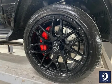 번호판도 장착되지 않은 신차 출고 작업_! / 벤츠 G63AMG 22인치 하이그로시 블랙 (검정 유광) 휠도색 (feat. 센터 휠 캡 주변 부품 모두 포함) / 용인 처인구