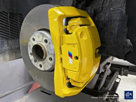BMW F02 760Li 잘못된 휠도색 약품 박리 제거  및 휠상처 수리 후, 블랙유광 휠도색 + 옐로우 캘리퍼 도색 / 용인 처인구