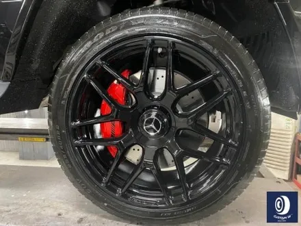 번호판도 장착되지 않은 신차 출고 작업_! / 벤츠 G63AMG 22인치 하이그로시 블랙 (검정 유광) 휠도색 (feat. 센터 휠 캡 주변 부품 모두 포함) / 용인 처인구