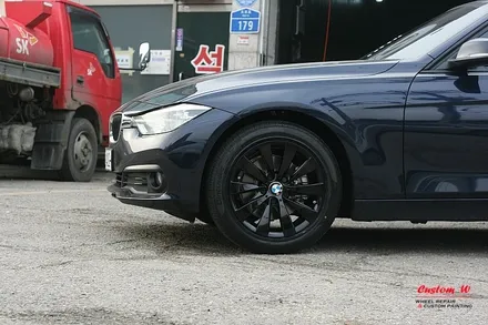 갓 나온 신차급 BMW320D 블랙유광 휠도색 / 용인 처인구