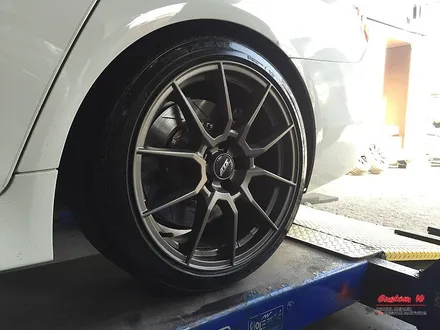 함께보는 BMW 5시리즈 ATS휠 무광 건메탈 휠도색과 랜드로버 디스커버리4 KHAN휠 맷블랙(블랙무광) 휠도색. / 용인 처인구