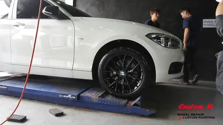 여성이 타기에도 딱 좋은 BMW 118D차량의 블랙유광 휠도색. / 용인 처인구