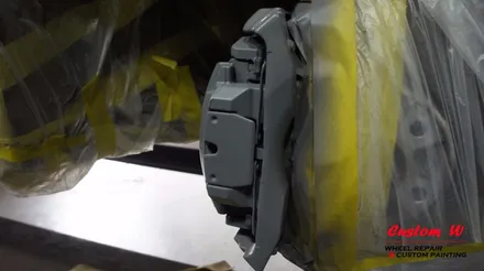 BMW F01 7시리즈 여전히 위엄있는 모습을 위해 고스트크롬 휠도색. 방청효과와 드레스업을 위한 블랙 캘리퍼도색. / 용인 처인구