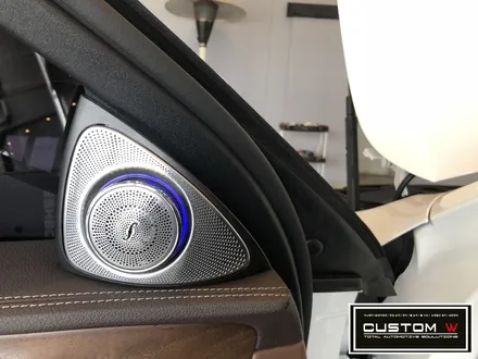 메르세데스 벤츠 W213 E클래스 E200 와이드콕핏 LCD 계기반 장착, 부메스터 트위터 장착. / 용인 처인구