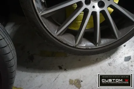 벤츠 W205 C250d 블랙유광 휠도색, 레드 캘리퍼도색. / 용인 처인구
