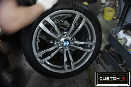 F30 BMW 320I 휠수리 후 블랙유광 휠도색, 레드 캘리퍼도색. / 용인 처인구