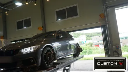BMW 420d 쿠페 441M 휠 상처수리 후 블랙유광 휠도색, 얼라인먼트 교정. / 용인 처인구