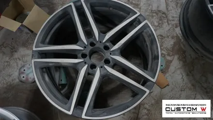벤츠 W213 E63AMG 블랙유광 휠도색, 레드 캘리퍼도색. / 용인 처인구
