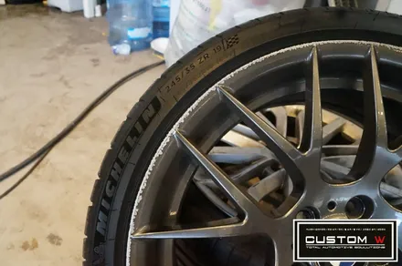 BMW E92 M3 잘 못된 휠도색 이력 약품 박리후, 반무광 블랙 휠도색 그리고 프론트 휀더 판금 도색 외형복원 작업까지.! 커스텀W / 용인 처인구