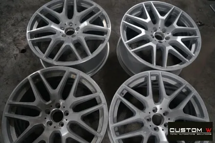 벤츠 GLE63AMG 잘 못된 휠수리 도색 이력이 있는 휠 박리 후 투톤 휠도색  재작업 ,  애시드 그린 (형광) 캘리퍼도색. / 용인 처인구