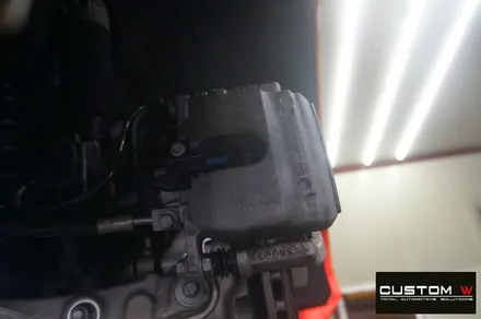 매일 같이 입고 되는  벤츠 GT43 AMG 4 도어 골드 캘리퍼 도색, 하이그로시 블랙 검정 유광 휠도색. / 용인 처인구