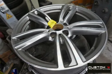 BMW 320d 투어링 442M 휠 상처 수리 후 블랙유광 휠도색 + 블루 캘리퍼 도색 / 용인 처인구
