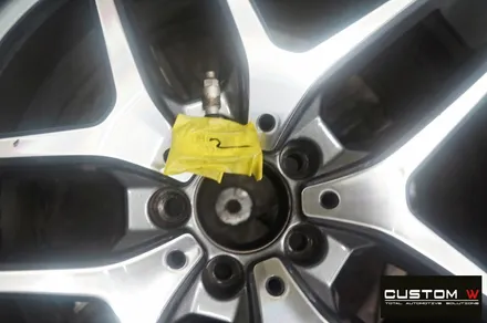 벤츠 GLE350d 쿠페 휠 상처 수리 후 블랙유광 휠도색 + 카본 세라믹 골드 캘리퍼 도색 / 용인 처인구