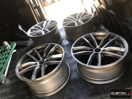 BMW G30 520d 662M 18인치 잘못된 휠수리 도색 이력 약품 박리 후 블랙유광 휠도색 + 레드 캘리퍼 도색 / 용인 처인구